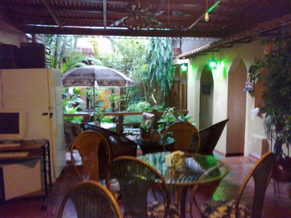 Charly's Place Hotel