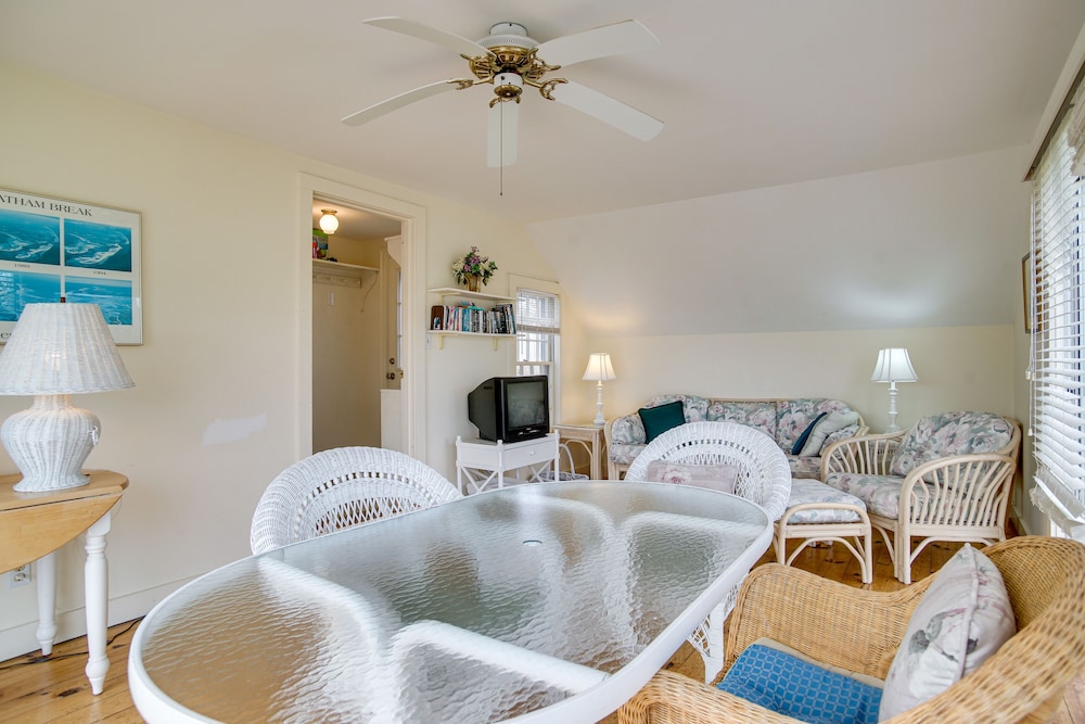 Walk to Beach: Chatham Getaway w/ Sunroom!