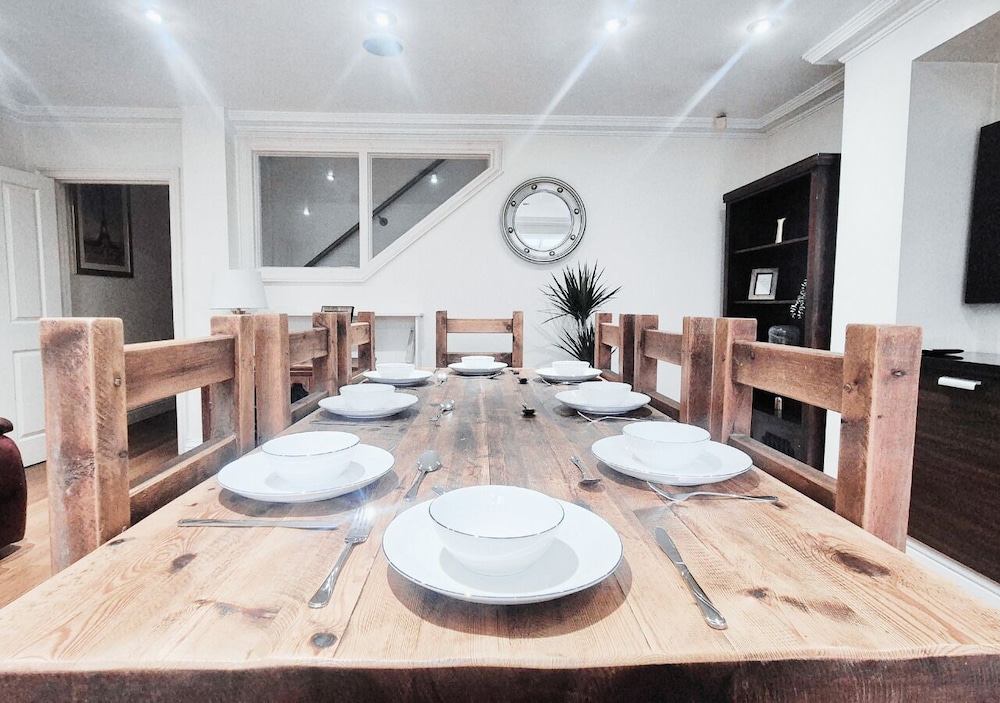 Luxurious & Spacious 2BR