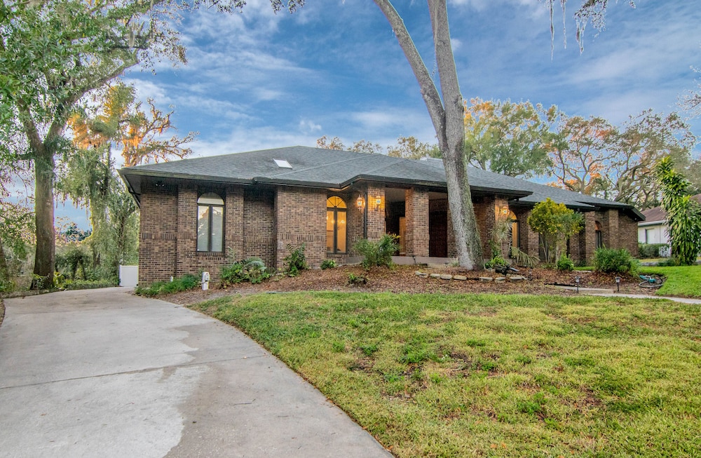 Tampa Vacations - Convenient Tampa Home: Lanai, Pool - Property Image 2