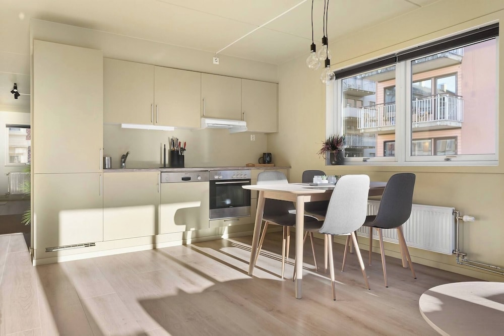 Charming Oslo Apartment With Balcony & Rooftop Access