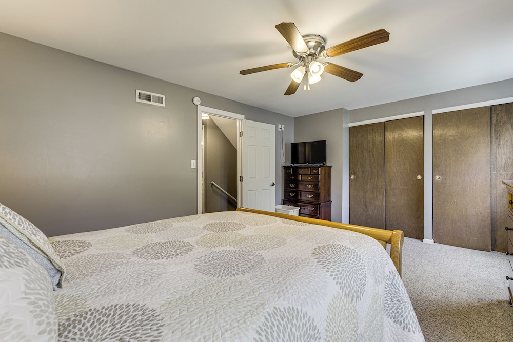 Townhome 10 Mi to Wpafb & Dayton!