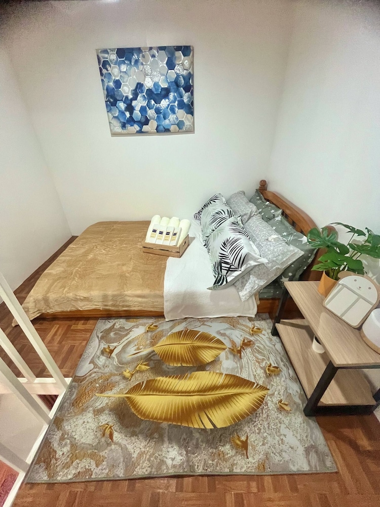 Bloomstone Urban Chill Cabin