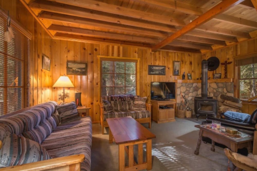 Owl's Peak by Avantstay Private Pine Tree Cabin Mins From The Water view 4