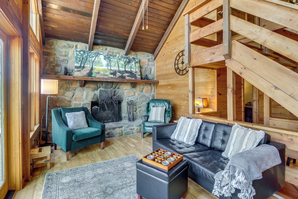 Ellijay Cabin 7 Mi to Dtwn: Hot Tub & Mtn Views