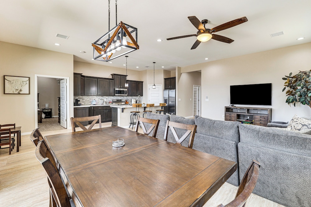 3 Mi to Colorado River: New-build Family Home!
