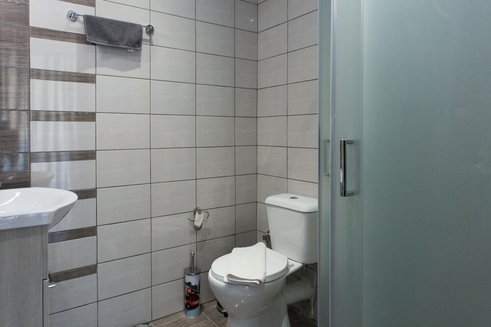 Glyfada Vacations - Artistic 3 bdr Apartment With sea View in Glyfada - Property Image 30