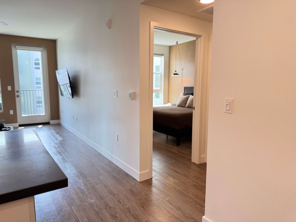 Luxury Stay Near Disneyland Pool Gym Free Parking