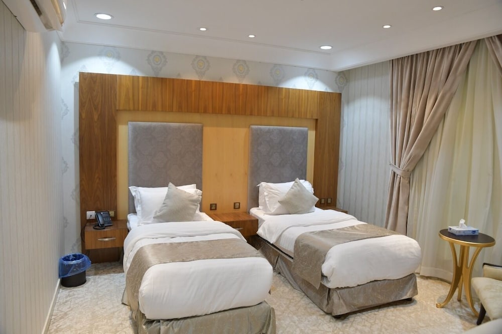 Crown City Hotel