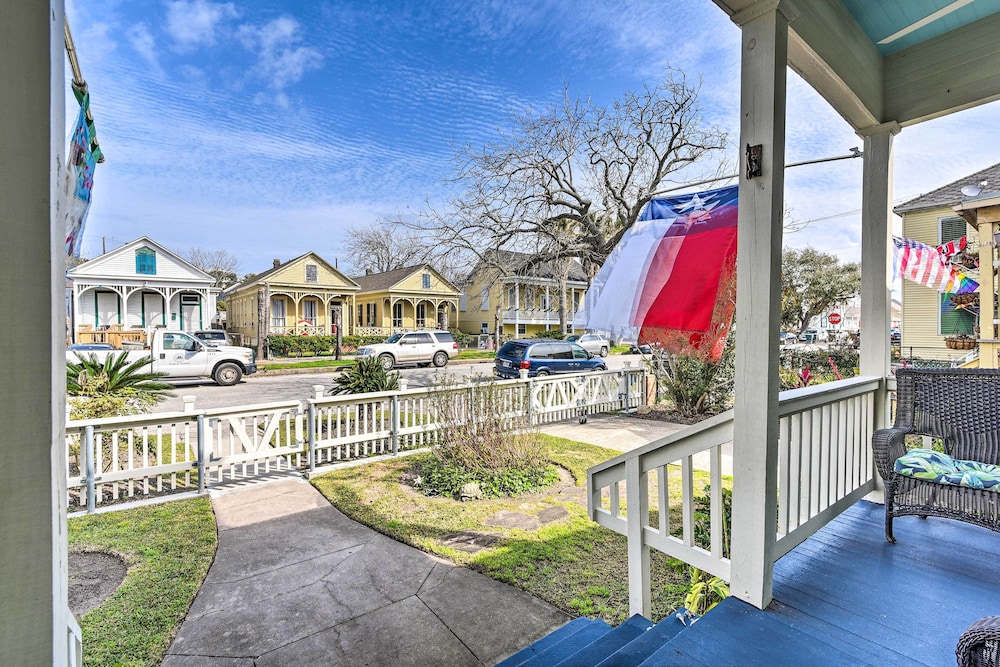 Historic Galveston Hideaway, Walk to the Beach!