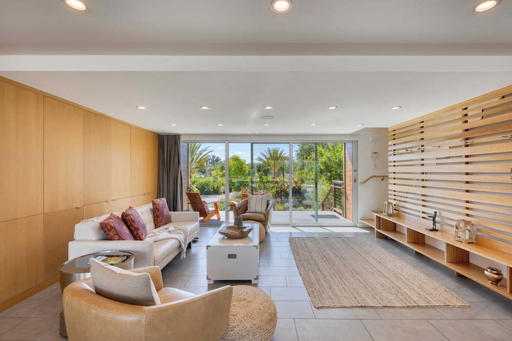 Coplan Vineyards by Avantstay 10-acre Estate w/ Pool, Spa, Bocce & Designer Interiors