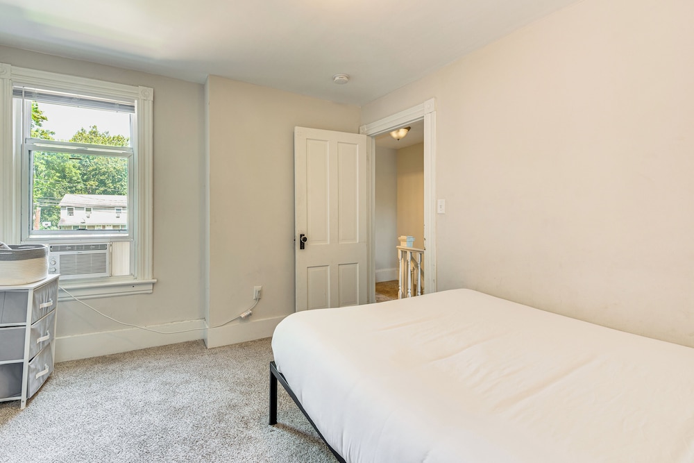 1 Block to Main Street: Dtwn Stroudsburg Townhome!