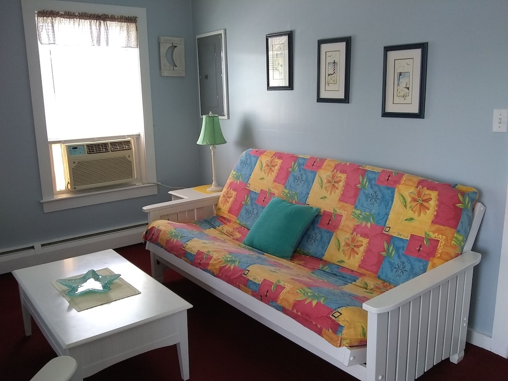 Moontide Motel Cabins & Apartments