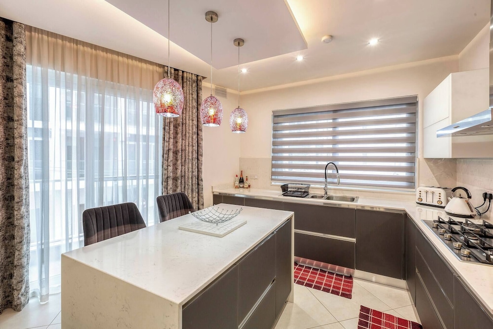 Luxury 3 BR Apt in Gzira Near Sliema - Stjulians