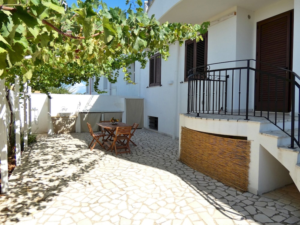 Residenza Arcangela - 4 Alloggi con 2 Piscine Private nel Salento - Fino a 20 Posti Letto view 2