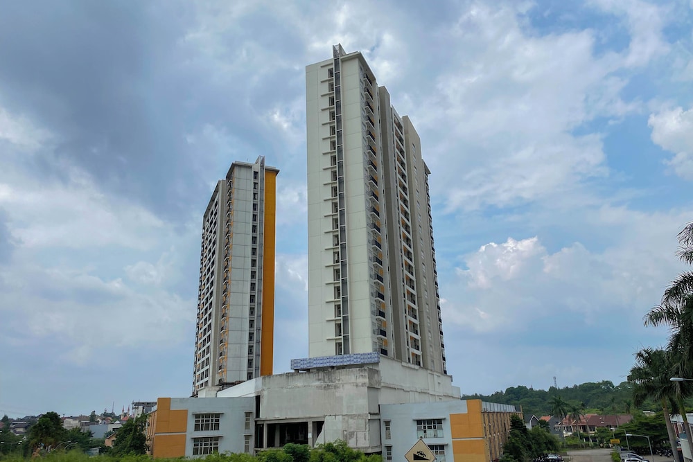 Homey And Nice Studio Cinere Bellevue Suites Apartment