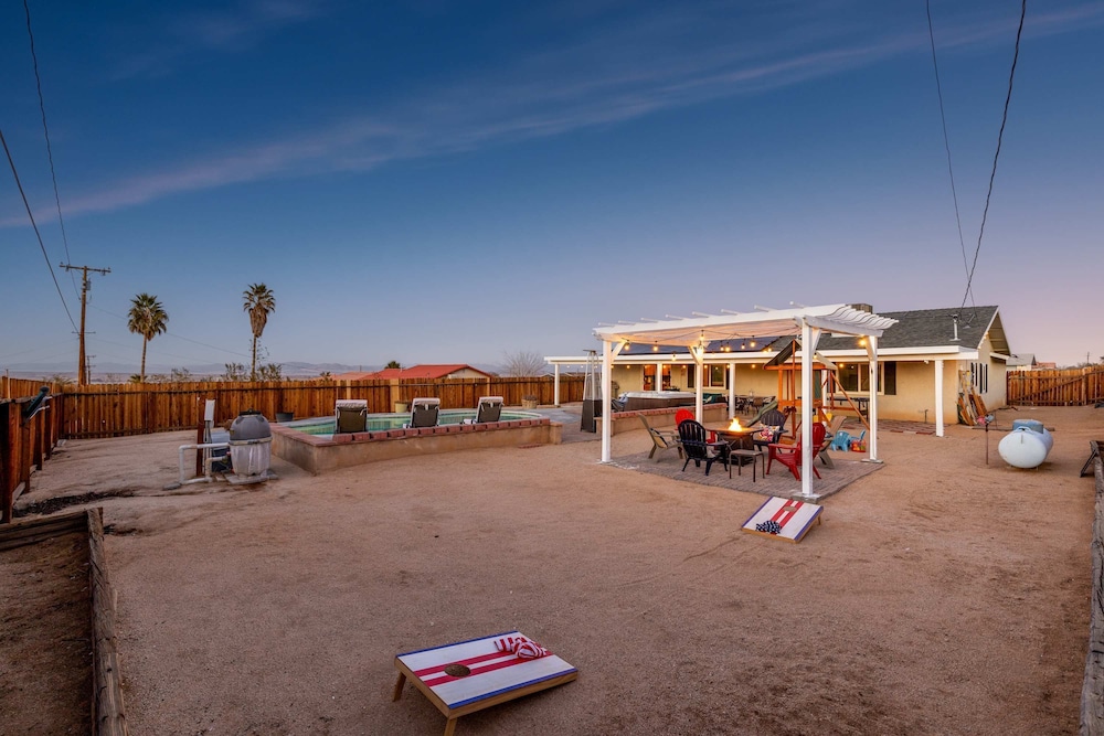 Desert Oasis Cozy Comfort Meets Outdoor Luxury