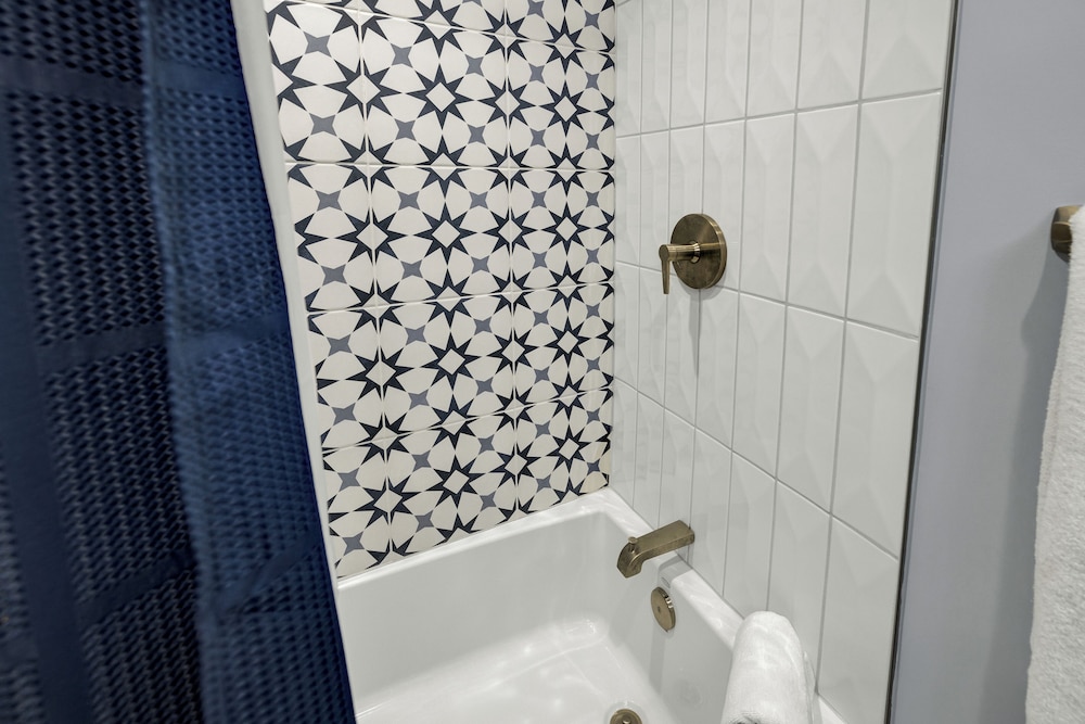 Tolle Haus: W/pool & Firepit-walk to Schlitterbahn, Comal Chutes & Downtown!