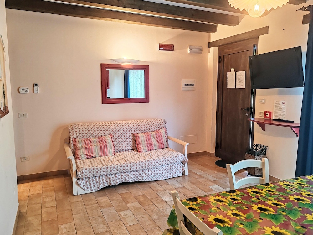 Farmhouse in Marche With Pool & Wine Tours