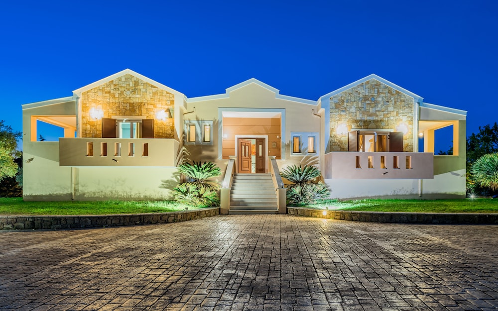 Leone Luxury Villas