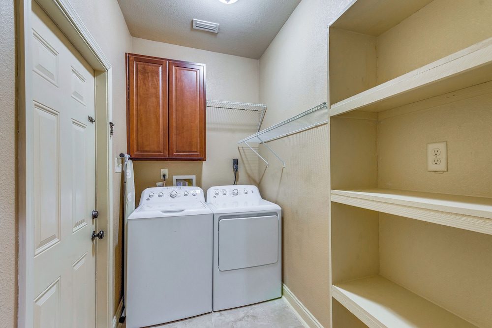 Spacious Yard! Navarre Home in Quiet Neighborhood