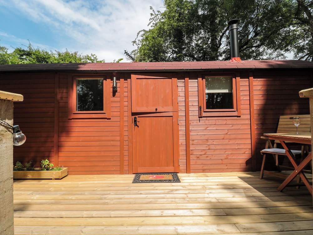 The Foxes Den Shepherds Hut