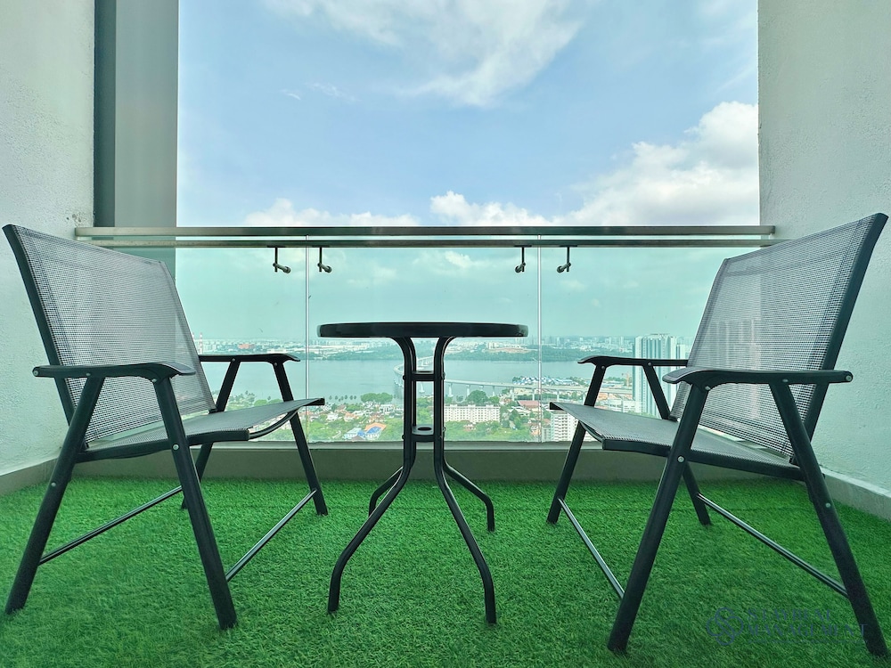 Paragon Suites CIQ By Stayrene