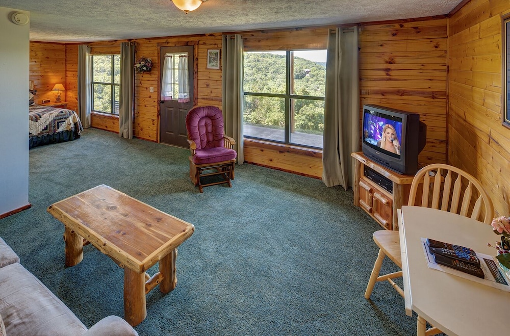 Lake Shore Cabins on Beaver Lake