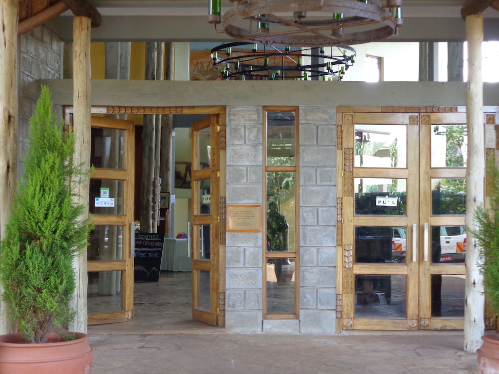 Weru Weru River Lodge