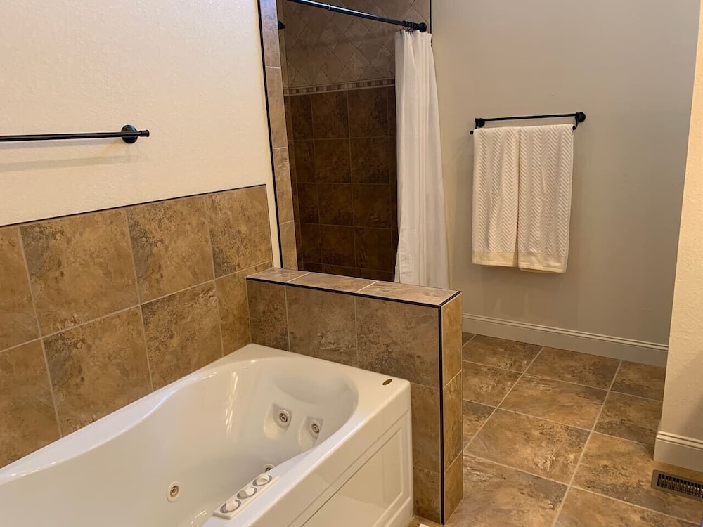 Vacation Home Near Golf Course Hiking Sleeps 20