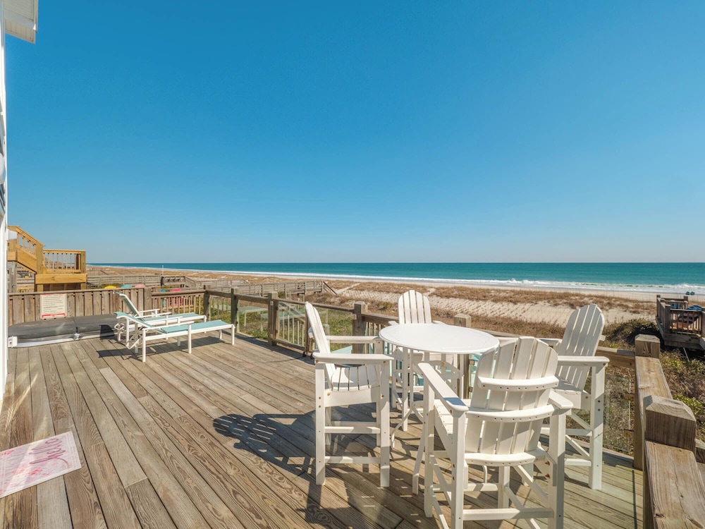 Beach Coma by Topsail Realty