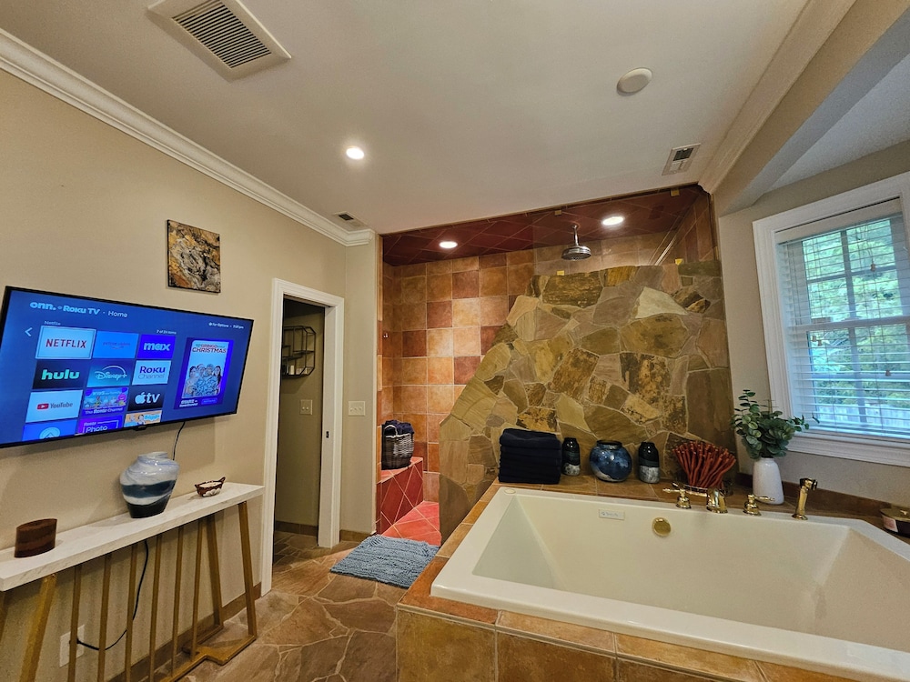 Heated Pool King Bed Jacuzzi Bath Arcade