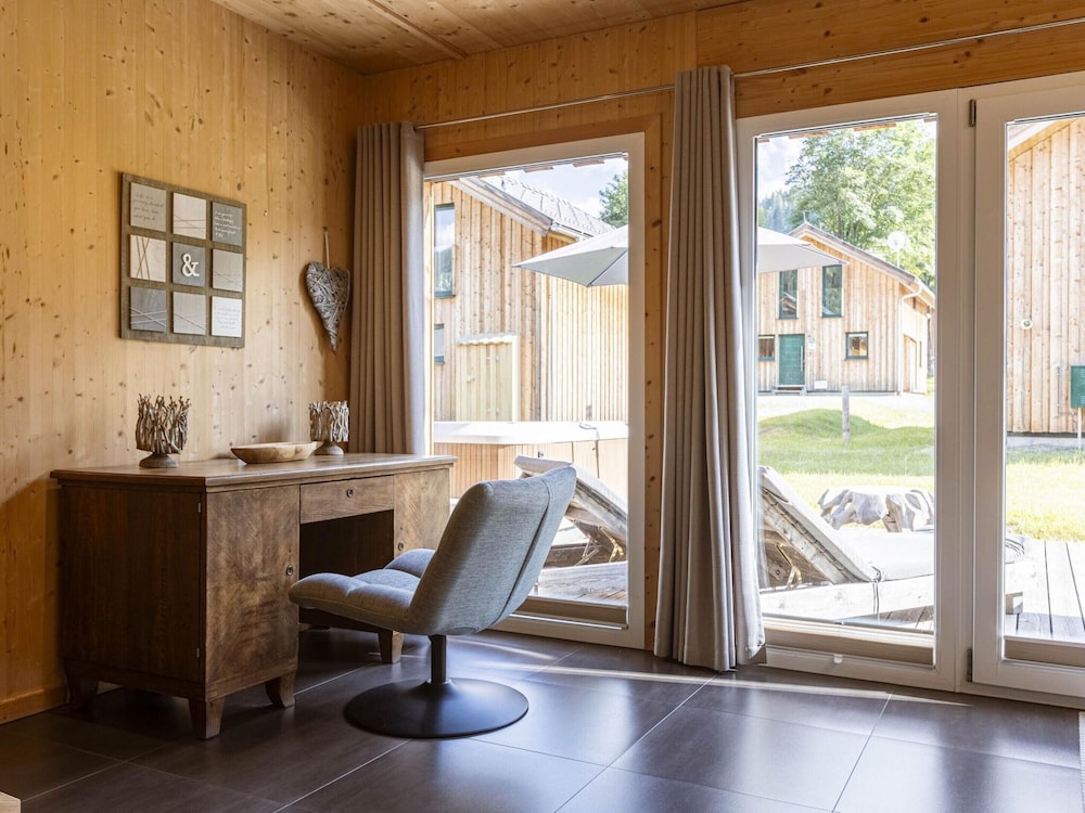Spacious Chalet With hot tub