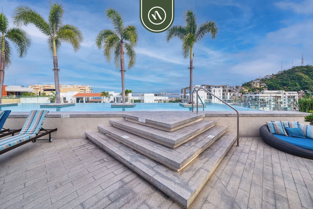 Amazing 1 BR Condo - Zona Romantica - Rooftop Pool