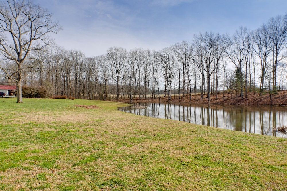 Dog-friendly Georgia Home w/ Grill  Fishing Pond! - Property Image 1