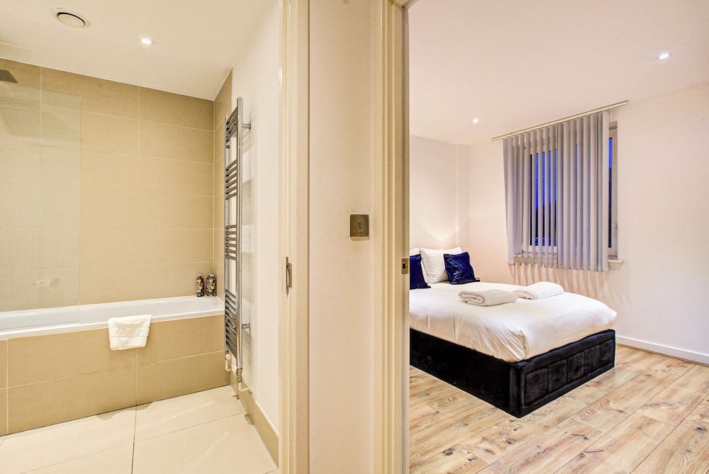 Hybrid Resi Greenwich