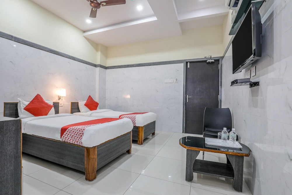 OYO Flagship 9352 Hotel SRC Grand