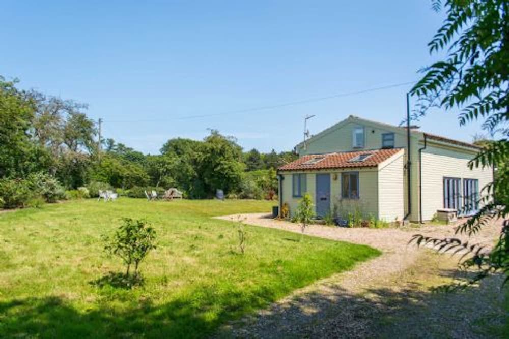 Host Stay Hen Barn