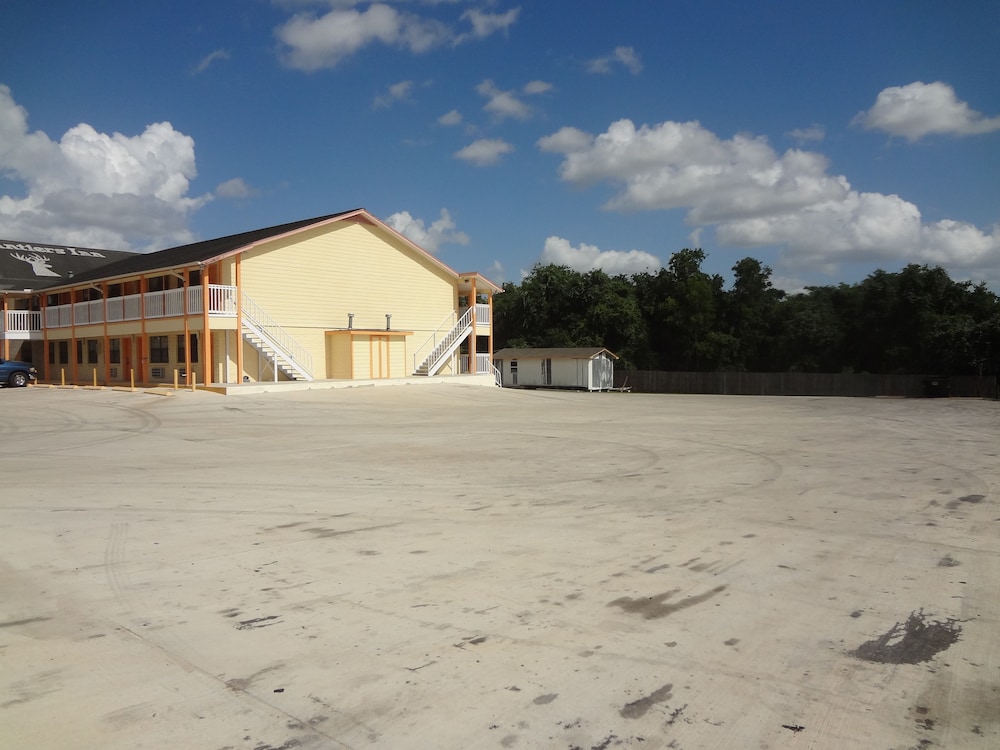 Antlers Inn - Property Image 6