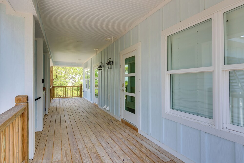 Luxe Family Condo w/ Gulf View in Dauphin Island!