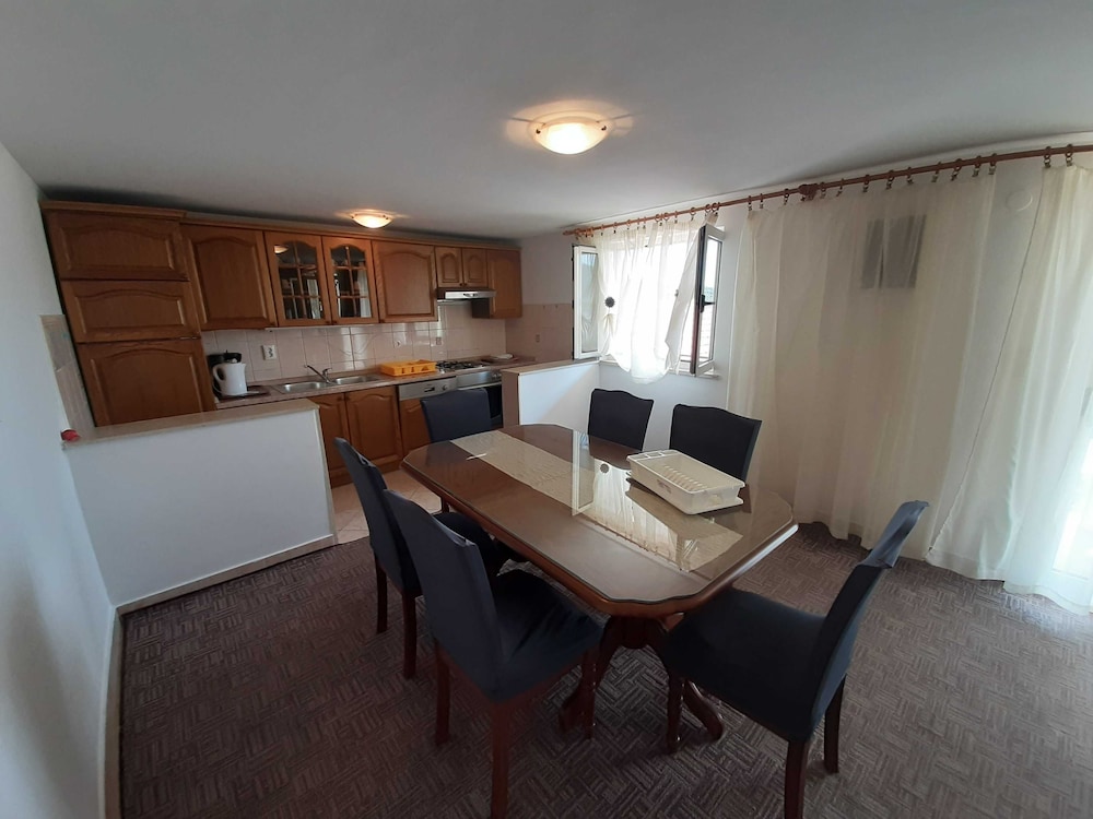 Cozy Apartments With Private Balcony Vinisce