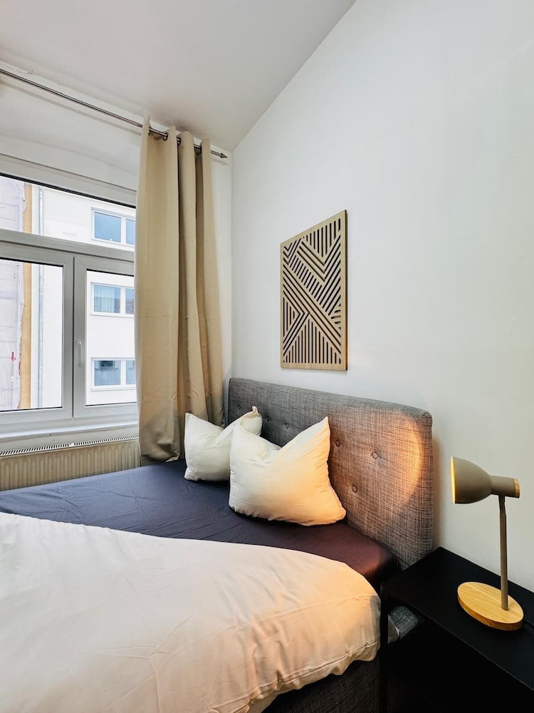 Affordable 4BR Near Stadthalle