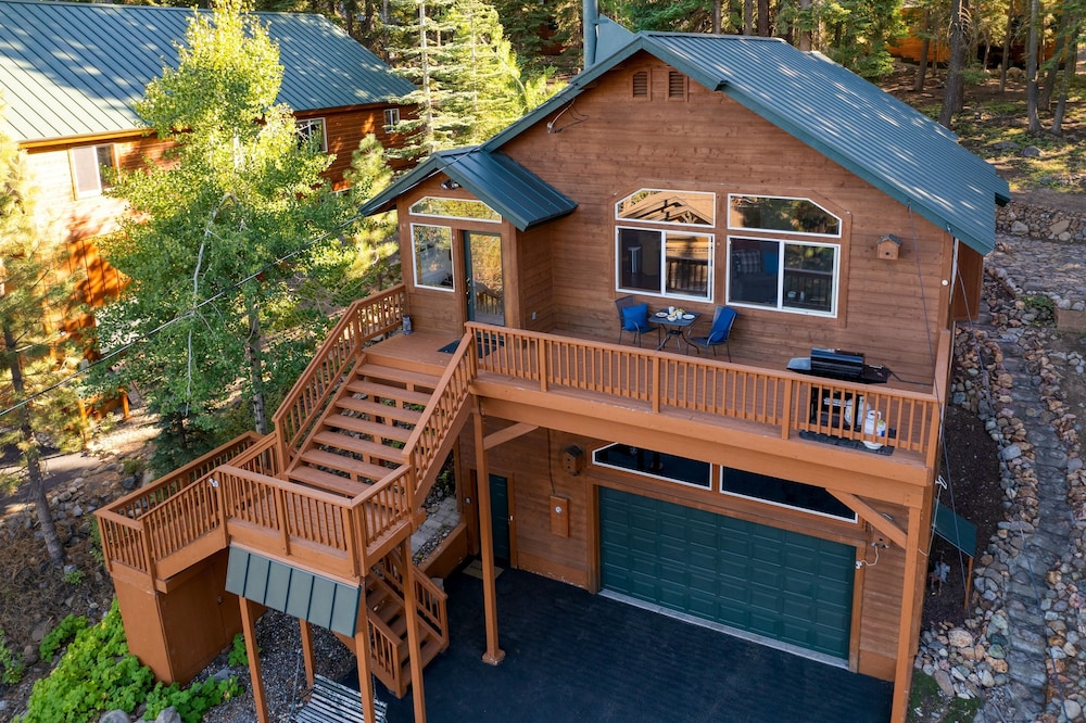 Golden Summit by Avantstay Stunning Secluded Cabin w Access to Tahoe Donner