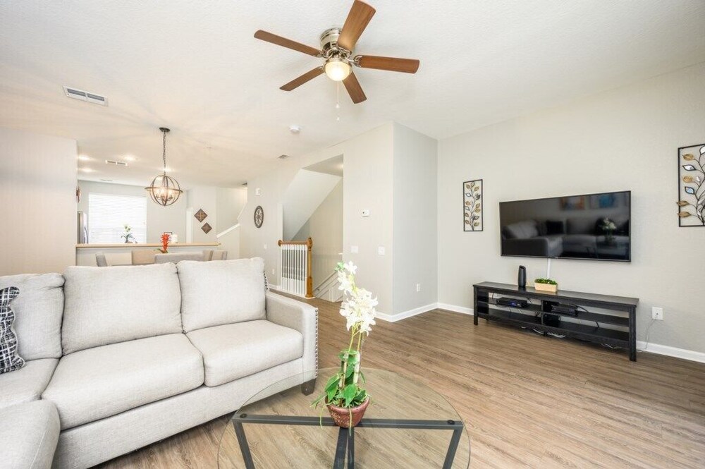 Epic Universe New Listing Beautiful Townhome, Vista Cay 4019