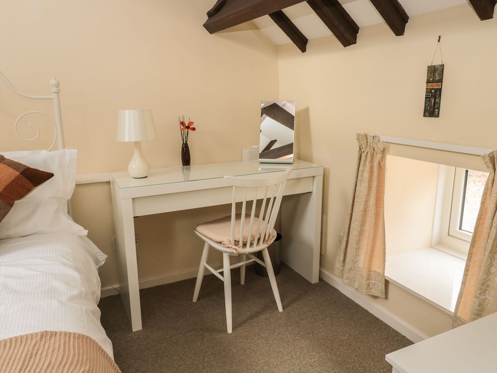 Heron Cottage view 5