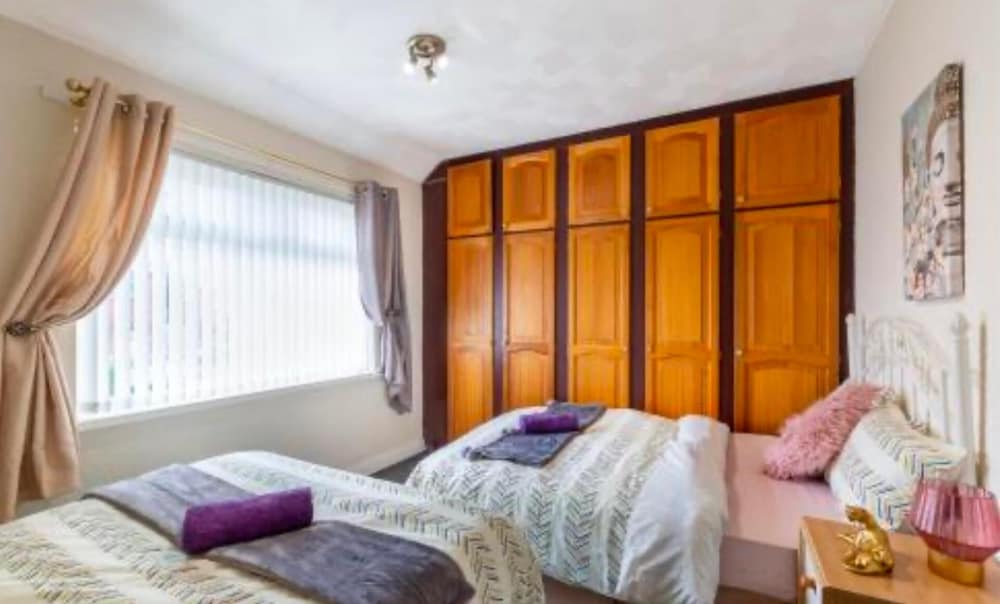 City Home 2bed Wi-fi Garage Parking Free Snacks