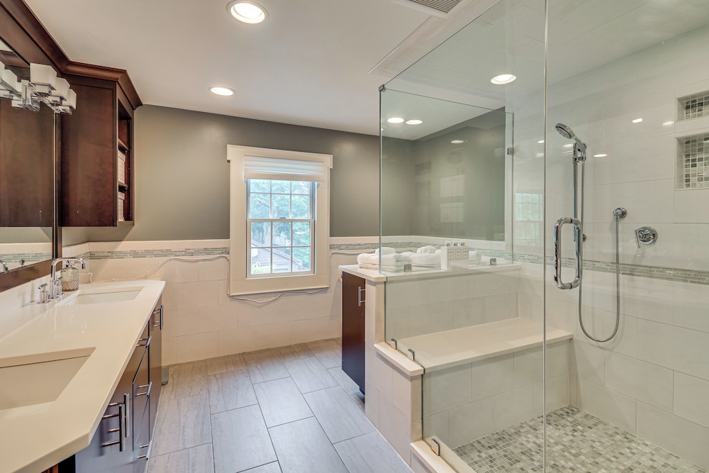 Easy Train Access to Nyc! Elegant Family Retreat