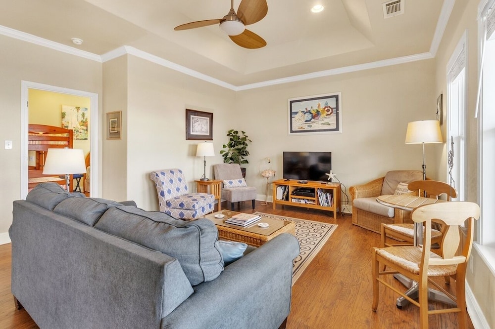 Sea Song 2 Bedroom Home by RedAwning