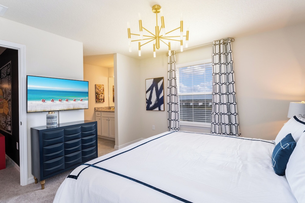 Amazing 8BR Villa by Disney Pool Theater