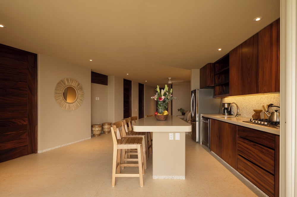 Beachfront Condo Los Panchos 101